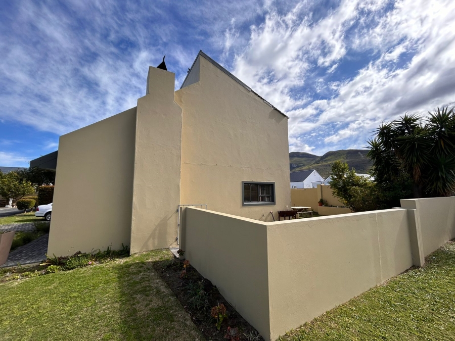 2 Bedroom Property for Sale in Sandbaai Western Cape